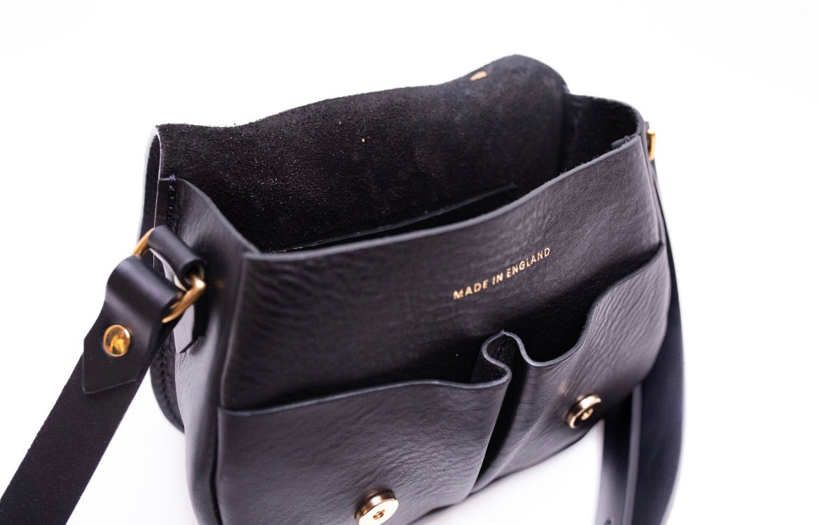 Beau Jolie Cross Body Satchel With Gold In Noir